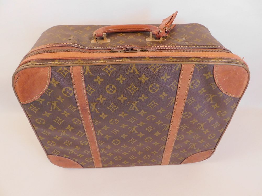 Appraisal: LOUIS VUITTON LARGE SUITCASE Large old Louis Vuitton logo suitcase