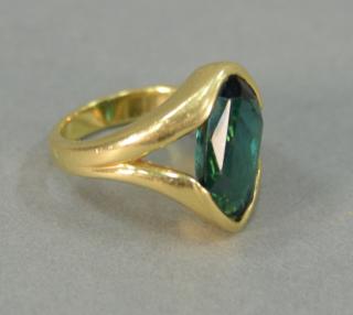 Appraisal: K mens ring with dark green stone grams K mens