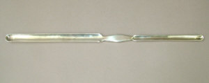 Appraisal: A white metal marrow scoop bares marks cm long