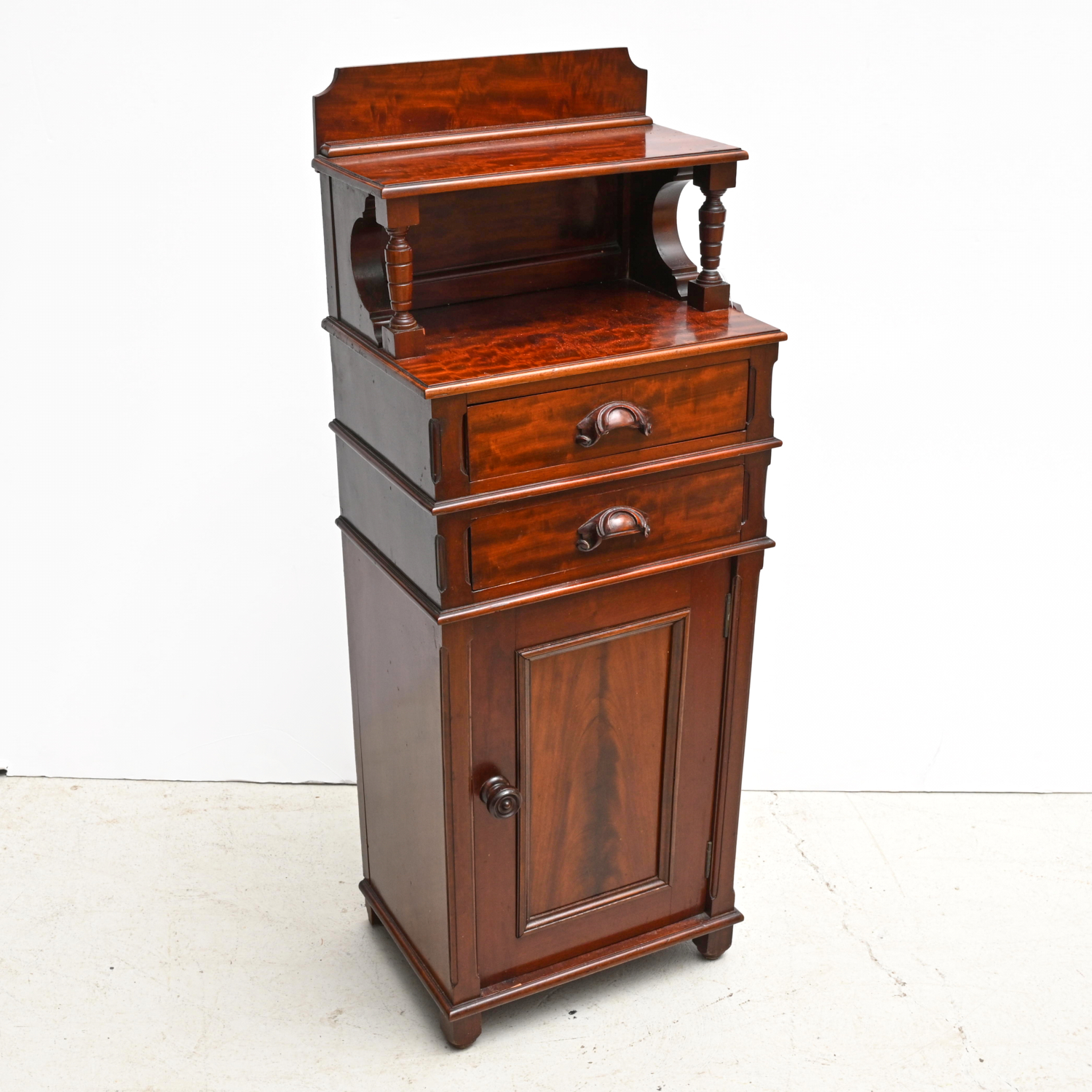 Appraisal: VICTORIAN MAHOGANY WASH STAND OR SIDE CABINET th th c