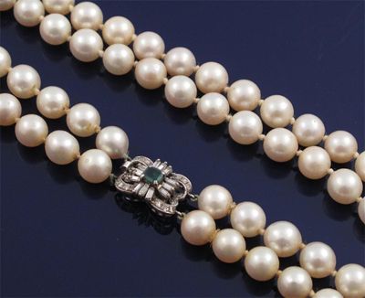 Appraisal: A two row cultured pearl necklace The pearls graduate from