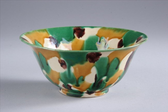 Appraisal: CHINESE EGG AND SPINACH PORCELAIN BOWL Qing Dynasty - in