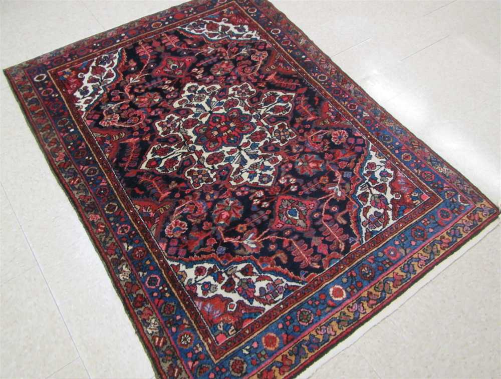 Appraisal: SEMI-ANTIQUE PERSIAN AREA RUG Hamadan villages region northwest Iran floral