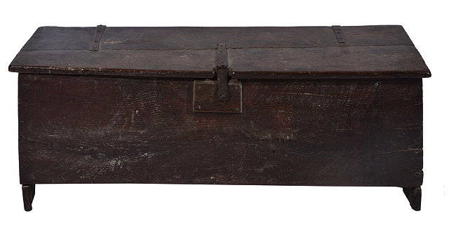 Appraisal: A TH CENTURY OAK SIX PLANK COFFER with iron mounts