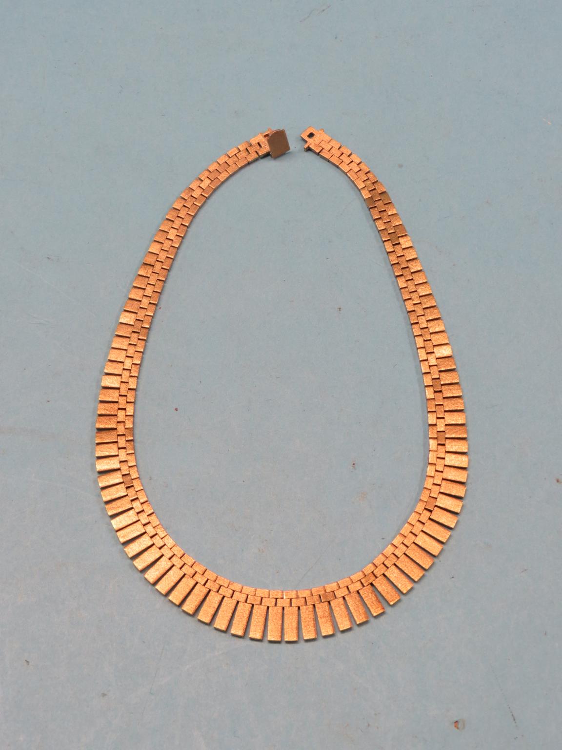 Appraisal: A ct gold bark-effect necklace grams