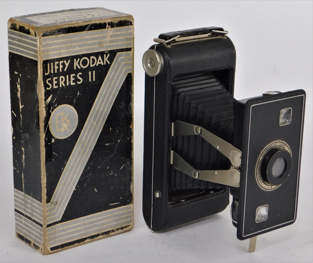 Appraisal: JIFFY KODAK SERIES II CAMERA IN ORIGINAL BOX Jiffy Kodak