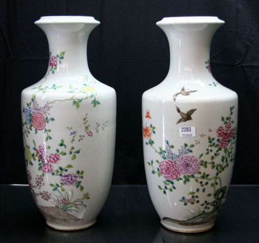 Appraisal: A pair of famille rose vases