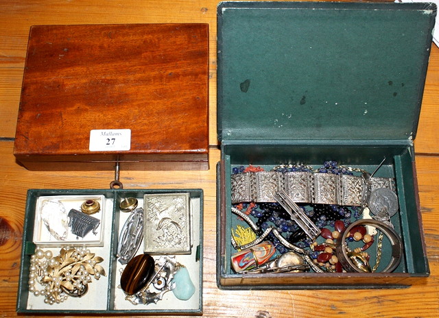 Appraisal: A LEATHER JEWEL CASE containing silver and costume jewellery and