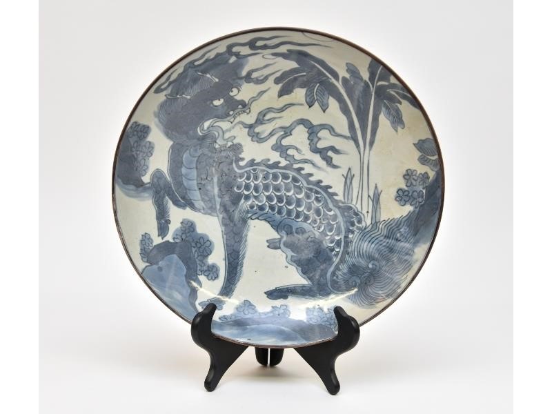 Appraisal: Large Chinese blue and white Ming Dynasty dragon charger circa