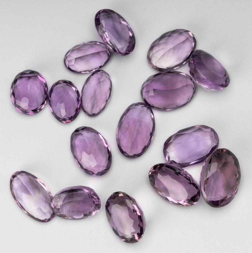 Appraisal: LOT OF OVAL CUT AMETHYSTSsixteen oval cut natural amethyst approximately