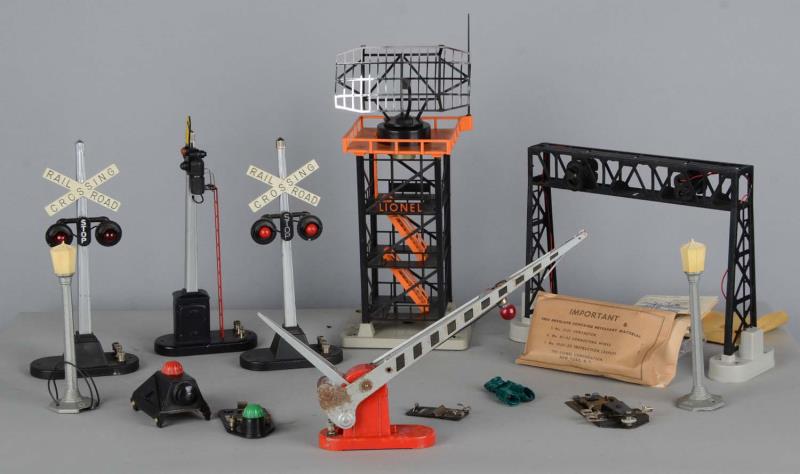 Appraisal: Lot Of Lionel Train Accessories Includes - rotating radar antenna