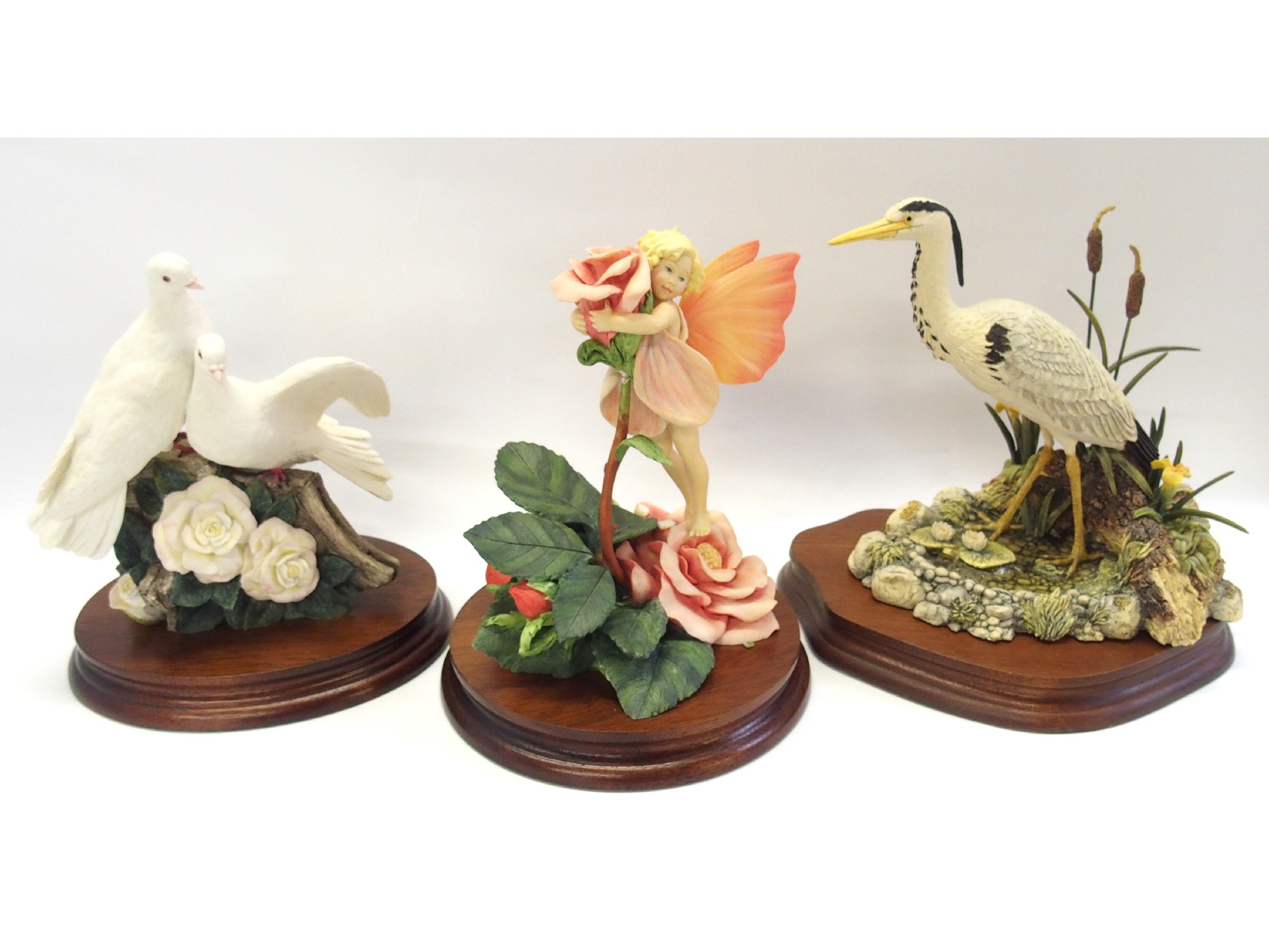 Appraisal: Two Border Fine Arts figural groups two doves and a