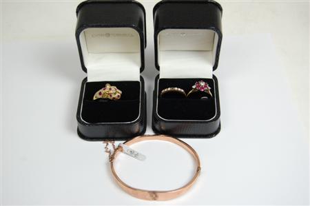 Appraisal: A collection of items to include a ct rose gold