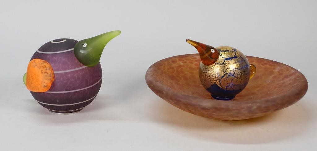 Appraisal: Glasstudio Borowski German - art glass bird sculptures Purple bird