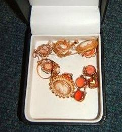 Appraisal: A collection of gold cameo set jewellery including a bracelet