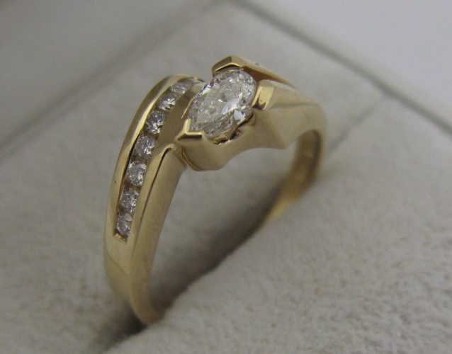 Appraisal: DIAMOND AND K GOLD RING set with a pear-cut diamond