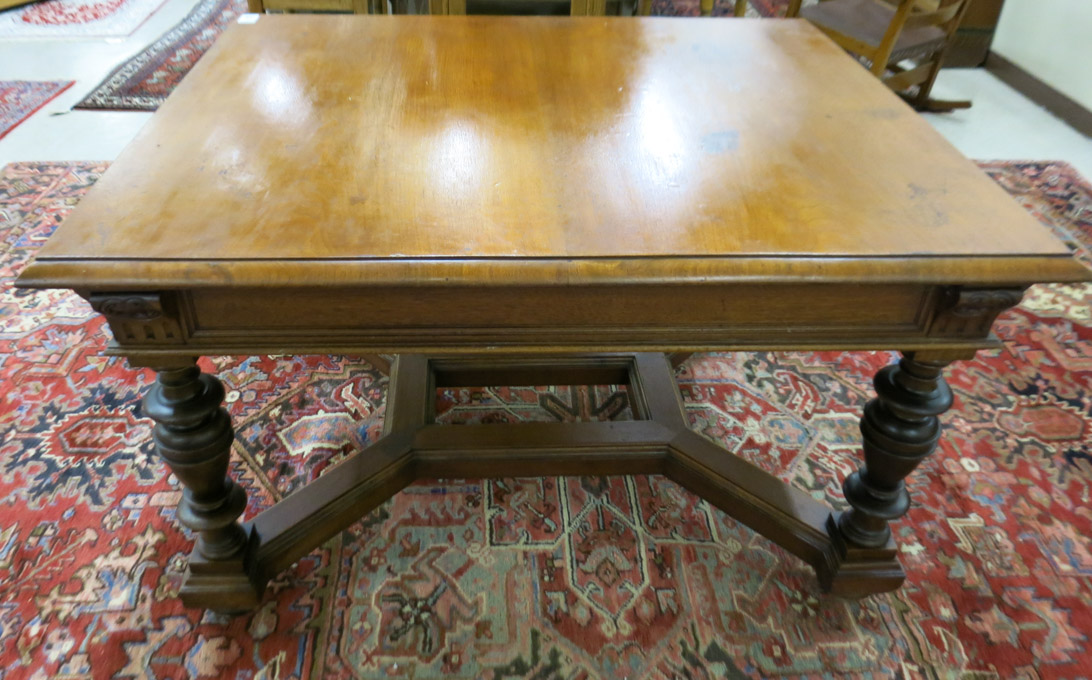 Appraisal: A RECTANGULAR WALNUT DINING TABLE Austrian or German th century