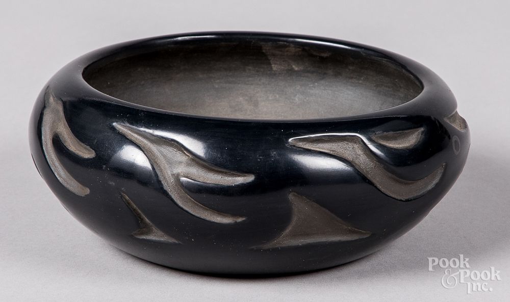 Appraisal: San Ildefonso Indian blackware pottery bowl San Ildefonso Indian blackware