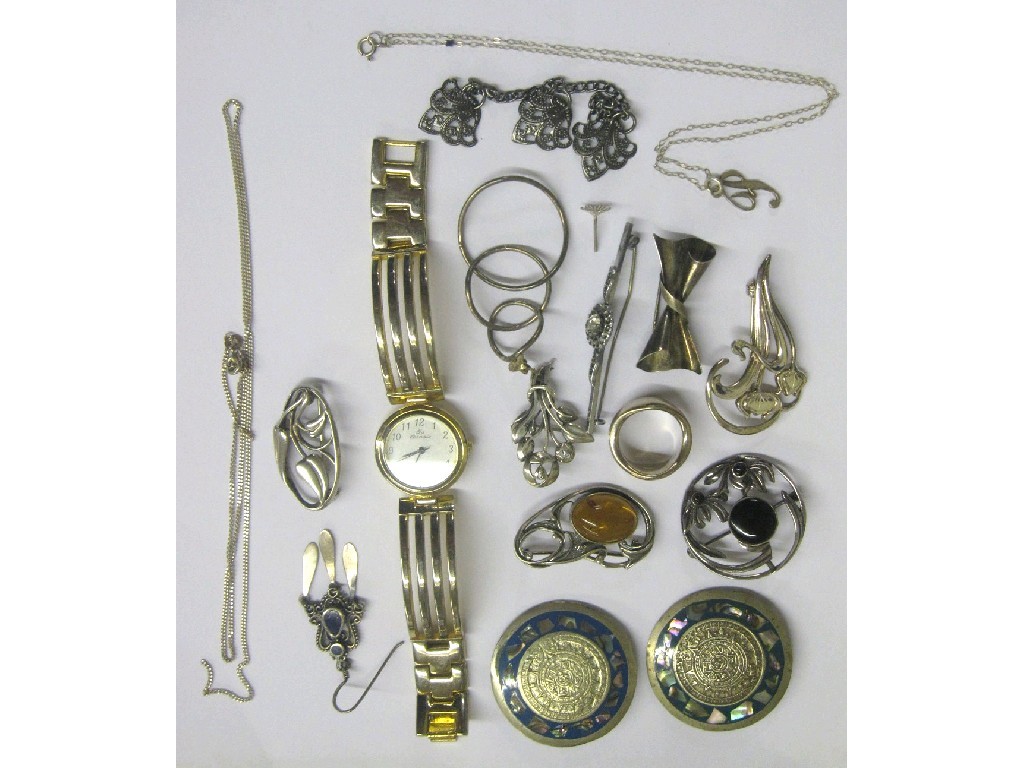 Appraisal: Lot of silver and white metal jewellery to include brooches