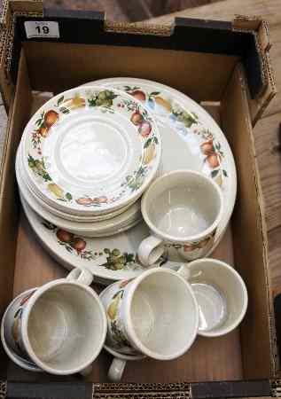 Appraisal: Tray comprising Wedgwood Quince Dinner Plates Side Plates Saucers Tea