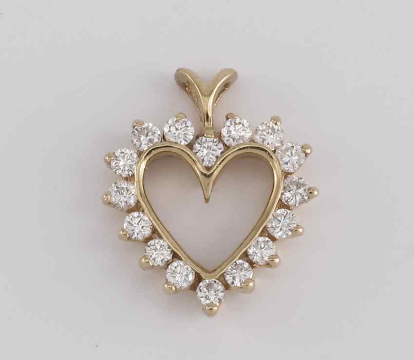 Appraisal: K DIAMOND HEART PENDANT K yellow gold pendant contains round