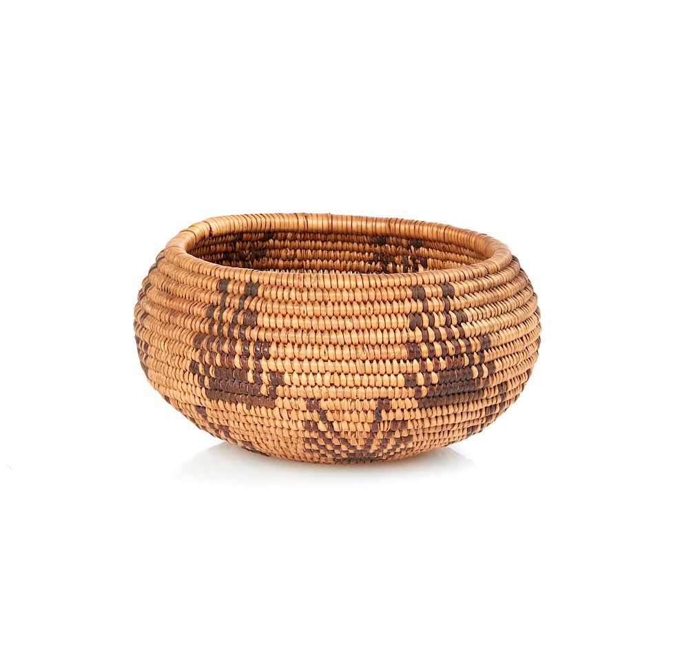 Appraisal: Maidu Basket Maidu basket with contrasting decoration Dimensions h x