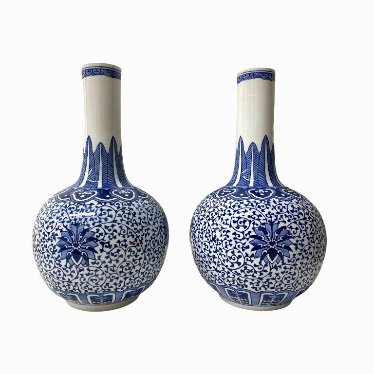 Appraisal: Pair Of th Century Chinese Porcelain Vases Pair Of th