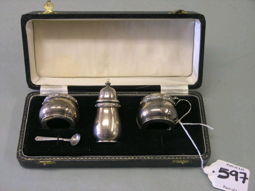 Appraisal: A silver condiment set four pieces Birmingham in original case