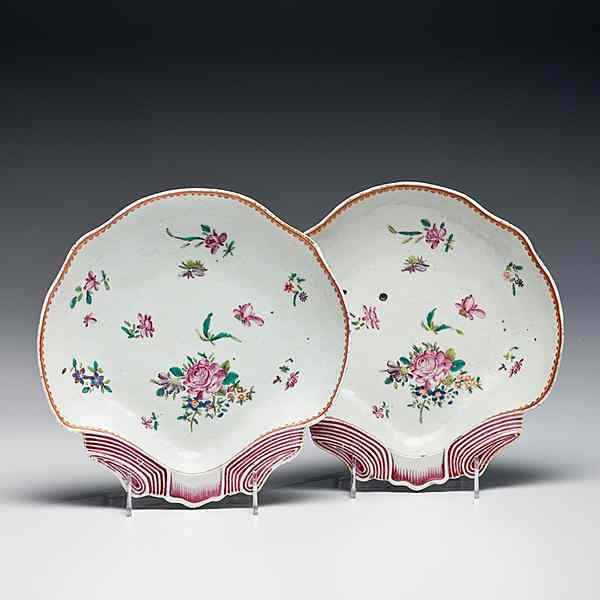 Appraisal: Chinese Export Dishes Chinese export a pair of lobed dishes