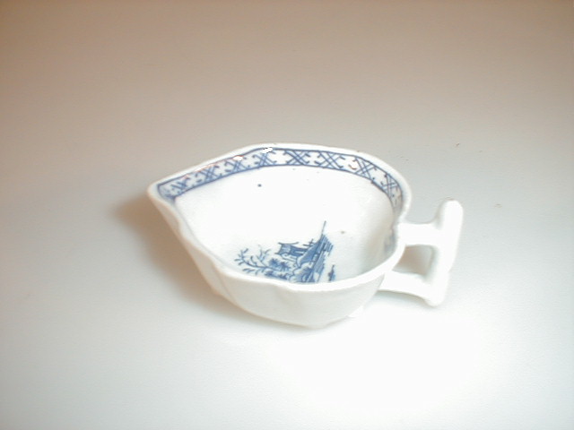 Appraisal: A Lowestoft blue and white leaf pickle dish or asparagus