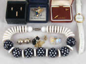 Appraisal: A mixed lot of white metal tests silver jewellery comprising