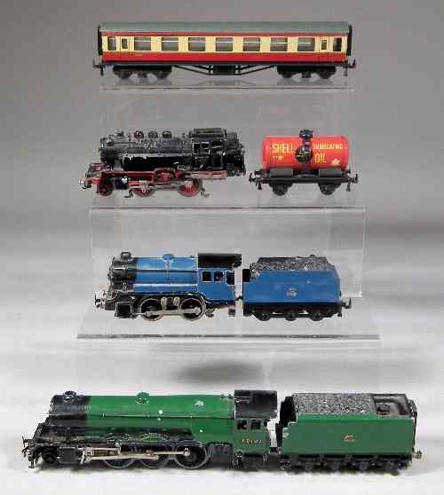 Appraisal: A boxed Trix twin tinplate 'OO' gauge model railway set