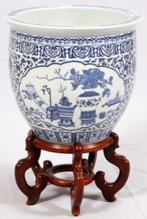 Appraisal: CHINESE BLUE WHITE PORCELAIN PLANTER CHINESE BLUE WHITE PORCELAIN PLANTER