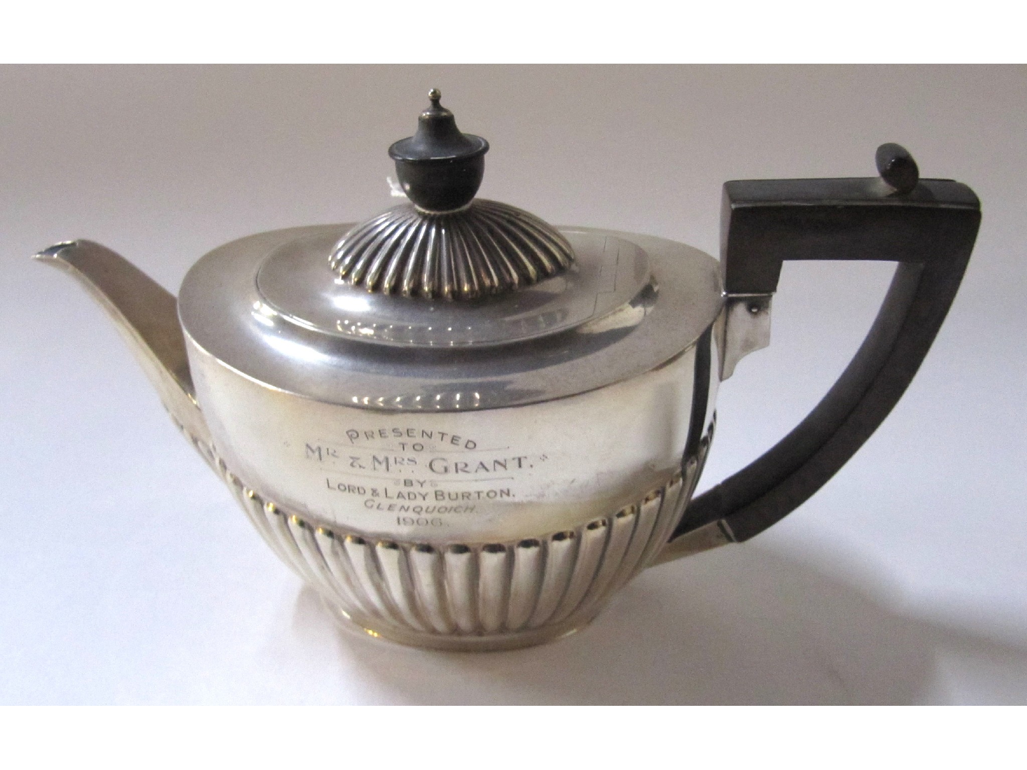 Appraisal: A silver teapot London oz