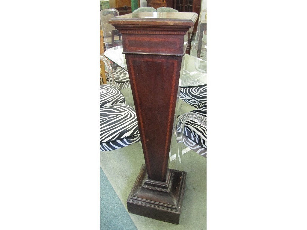 Appraisal: Edwardian mahogany inlaid plant stand