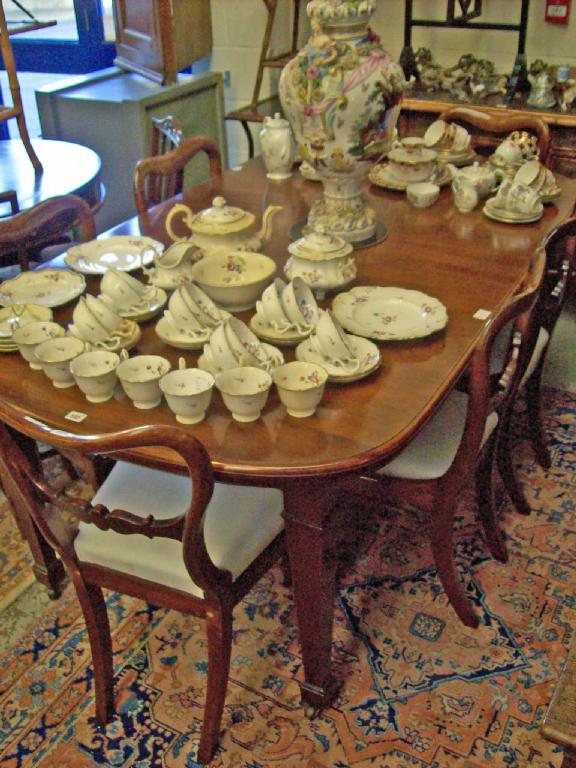 Appraisal: An Edwardian mahogany extending dining table handle in office -