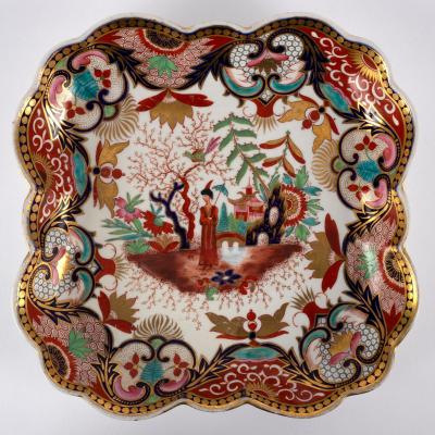 Appraisal: A Worcester Flight Barr Barr Imari pattern lobed cushion-shaped dish