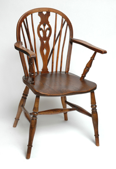 Appraisal: A TH CENTURY ELM WINDSOR ARMCHAIR With a bowed crest