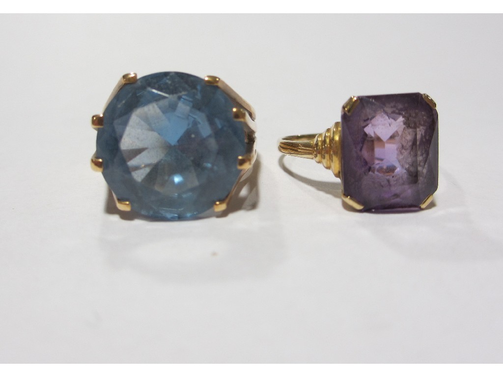 Appraisal: Two ct gold single stone rings one with blue topaz