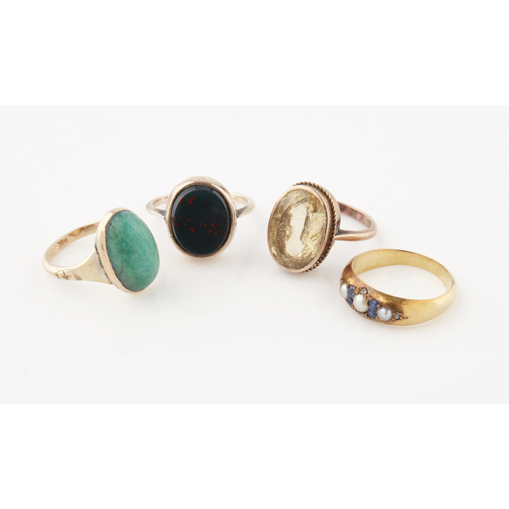 Appraisal: A collection of gem set rings to include an agate