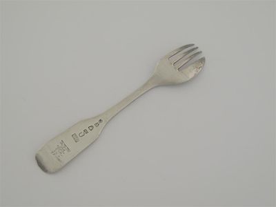 Appraisal: A George IV fiddle pattern oyster fork crested by George