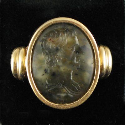 Appraisal: A green hardstone intaglio ring carved to depict the profile