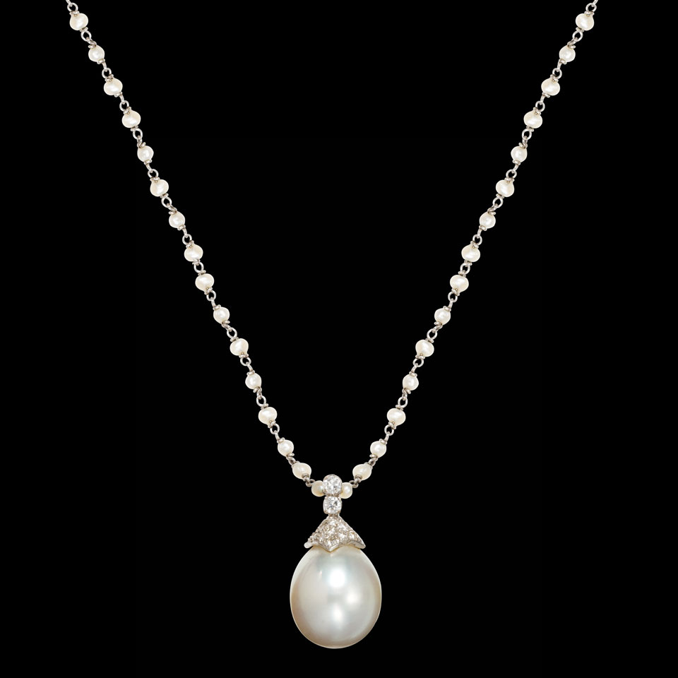 Appraisal: k White Gold Pendant set with a South Sea pearl