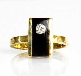 Appraisal: An ct gold black coral and diamond ring estimated diamond