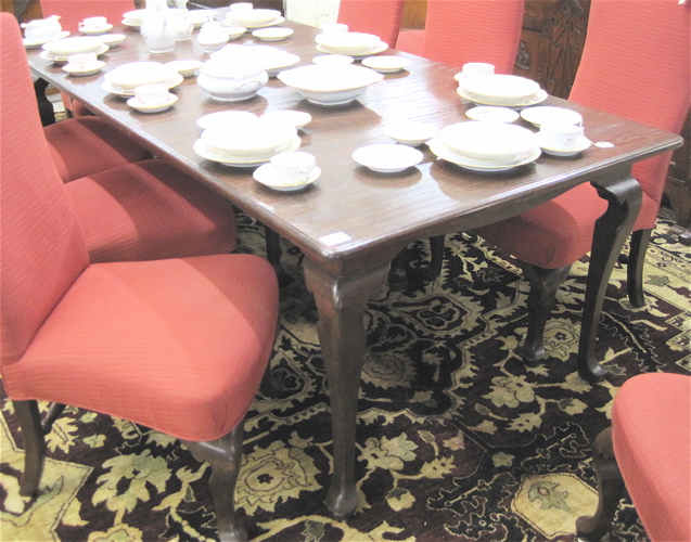 Appraisal: QUEEN ANNE STYLE OAK DINING TABLE WITH THREE LEAVES York