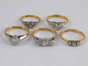 Appraisal: A mixed lot comprising five diamond rings all marked ct