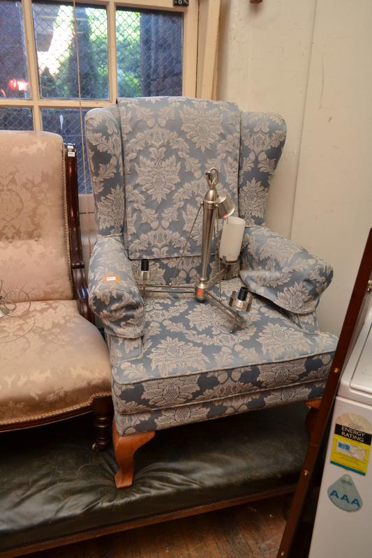 Appraisal: A CONTEMPORARY WINGBACK ARMCHAIR IN FLORAL BLUE UPHOLSTERY A CONTEMPORARY