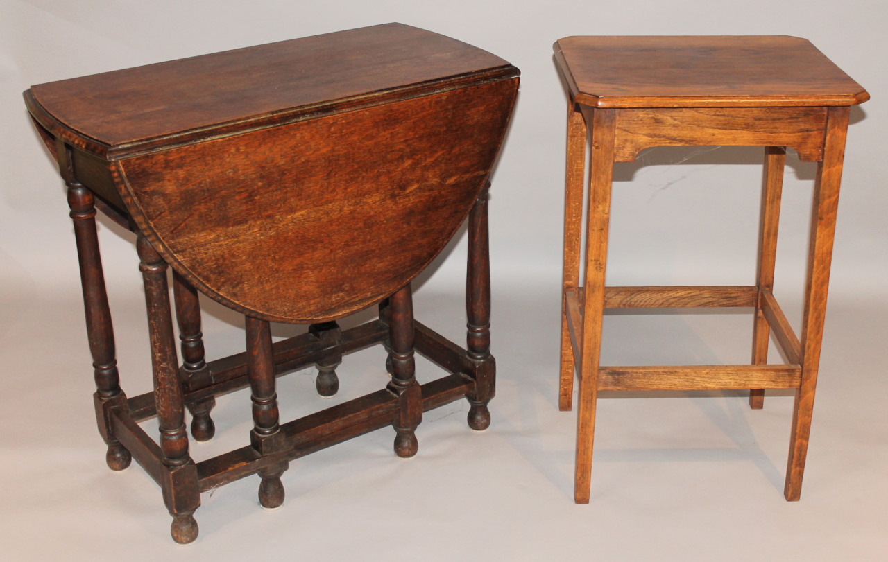 Appraisal: An early thC oak D-end gateleg dining table with a