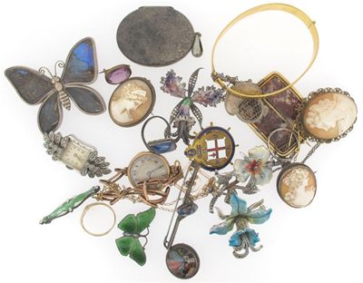 Appraisal: Assorted jewellery and costume jewellery including two butterfly brooches two