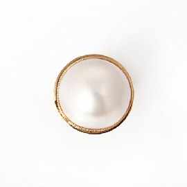 Appraisal: An ct gold mm mabe pearl ring size H gms